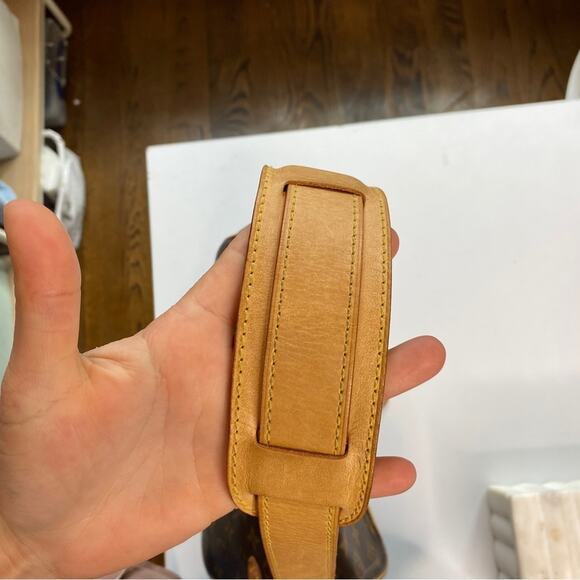 Louis Vuitton Monogram Hudson PM Vintage Shoulder Bag - Picture 3 of 16